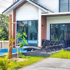 Sunny Petite Villa Close to Beach