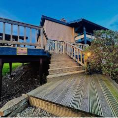 Lakeland Lodge - 400 year old Bavarian Lodge with a private outdoor hot tub