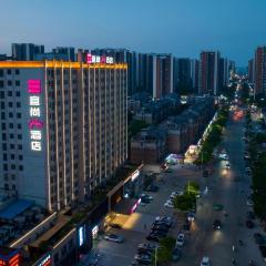 Xiangyang Station Minfa World City Yishang Plus Hotel