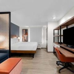 Everhome Suites Glendale Sports Entertainment District