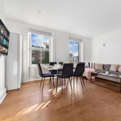 Luxury 4 Bedroom Flat with Stunning Shard View from Terrace in Central London! Next to station, Sleeps 9
