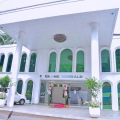 Grand Emerald Hotel