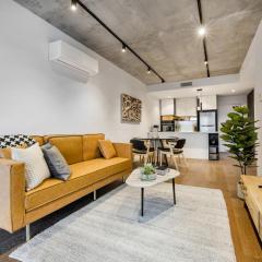 Stay Near Botanic Garden with Gym Sauna & Parking