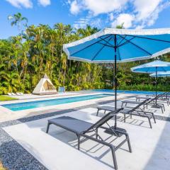 Biscayne River Home: Pool Pickleball Fun