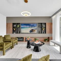 Chic Villa with 6 Bedrooms and Game Room 6300