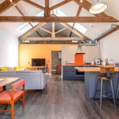 18th Century modern conversion with private parking