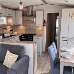 Hafan y Mor Park 3-Bed Caravan Sleeps 8 Pets Ok