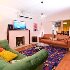 Two Pines, whole home in Tullamarine near airport!