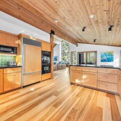 Pet-Friendly Home, Deck, 1 Mile to Alpine Meadows