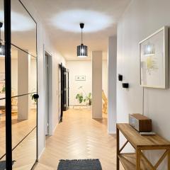 101 m2 Bright four-room apartment near the city center