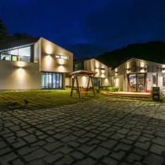 Mungyeong Arten Pool Villa