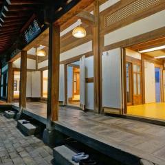 Pungryuheon Hanok private house