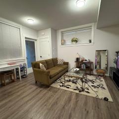 Modern 2BR Suite Near Morgan Creek & White Rock