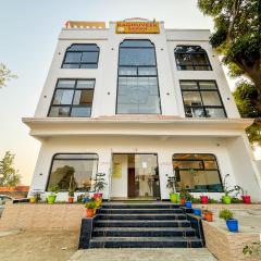 Raghuveer Sadan, Near Ram Mandir -10 Min Walk