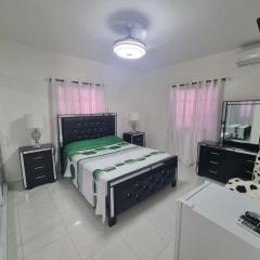 Apt moderno con balcón en área tranquila