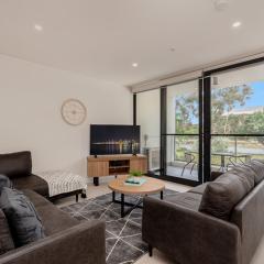 Bright 2-Bed Flat Near City Amenities