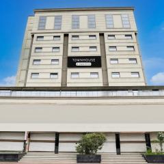 Super Townhouse Anand Formerly Hotel The Maison