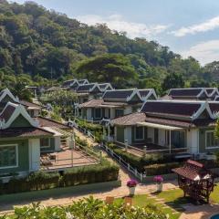 Thirty Degrees in February, Khao Tao, Hua Hin