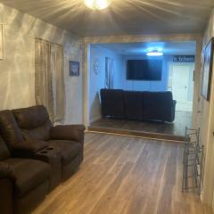 Spacious 3 Bedroom , 1 Bath House Pet friendly