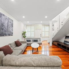 Stylish 3BR House with parking & ICC&Darling Harbour-8 mins walk
