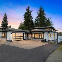 4BR 4BA Modern Lakefront Lodge