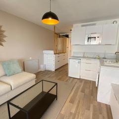 06AI - Beautiful renovated studio - sea and pool view