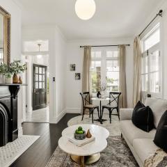 Narraweema Guesthouse - Historic Luxury BnB Retreat