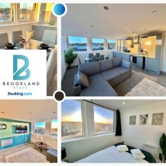 Two Bedroom Flat by Brookland Stays Serviced Accommodation Short Lets Leeds with Free WiFi