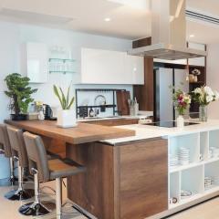 2BR 4Beds Luxury Condo Pool & Fitness