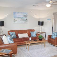 Naples Park Oasis - Cozy Two Bedroom Apartment