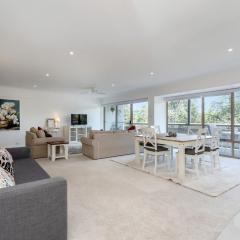 Spacious 2-Bed Apartment Near Dining & Attractions