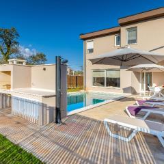 Stunning Home In Segotici