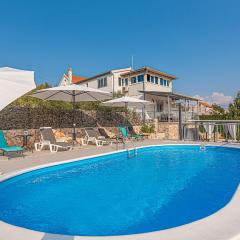 Four-Bedroom Holiday Home In Primosten