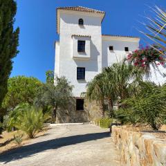 Castle Tower apartment in rural holiday park 'Bernard'