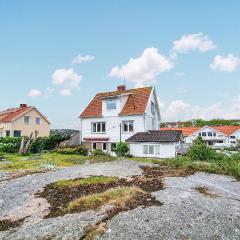 2 Bedroom Lovely Apartment In Kungshamn