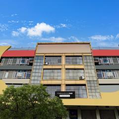 Super Townhouse Oak PTC Indore Junction