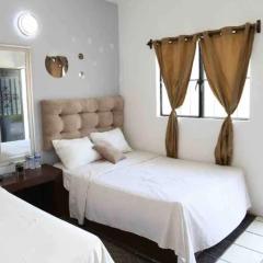 09 Habitación Independiente en Zona Romántica a solo 3 cuadras de la playa