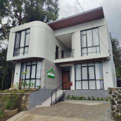 Naomi Villa Tawangmangu