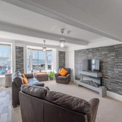 Spacious 3 Bedroom Sea View Flat