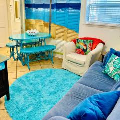 Mini Pearl, Private 2 BR - 1 block to BEACH!