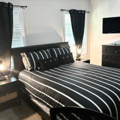 Queen Suite - Hot Tub - Home Theater - WiFi