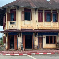 Via Thakhek Hostel & Cafe