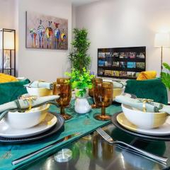 Stunning & Immaculate London 2-Bed-King Bed-25 Percent off Long Stays-Sleeps 6- Parking Available!