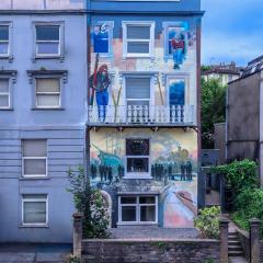 Artistic Bristol City Apartment—Near Cafes & Bars