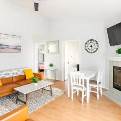 Beautiful House Sleeps 12 - Hot Tub - Breakfast - Walk to Beach