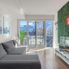 Spectacular Suite in the Heart of Toronto