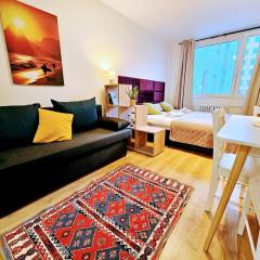 PRAGUE TERRACE VIEW HOTEL-STYLE APARTMENTS, 20 mins to Centre, Gym, Reception, Free Parking, Roof Terrace & Game Room