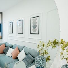 Bright & Chic Apartment