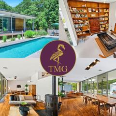 Villa Spectrum Luxury Villa with Pool & Outdoor Shower in East Hampton