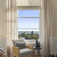 Sea Breeze, Luxury Views Seafront Stylish Home